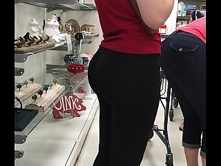 18yr aged booty teen shopping with mom